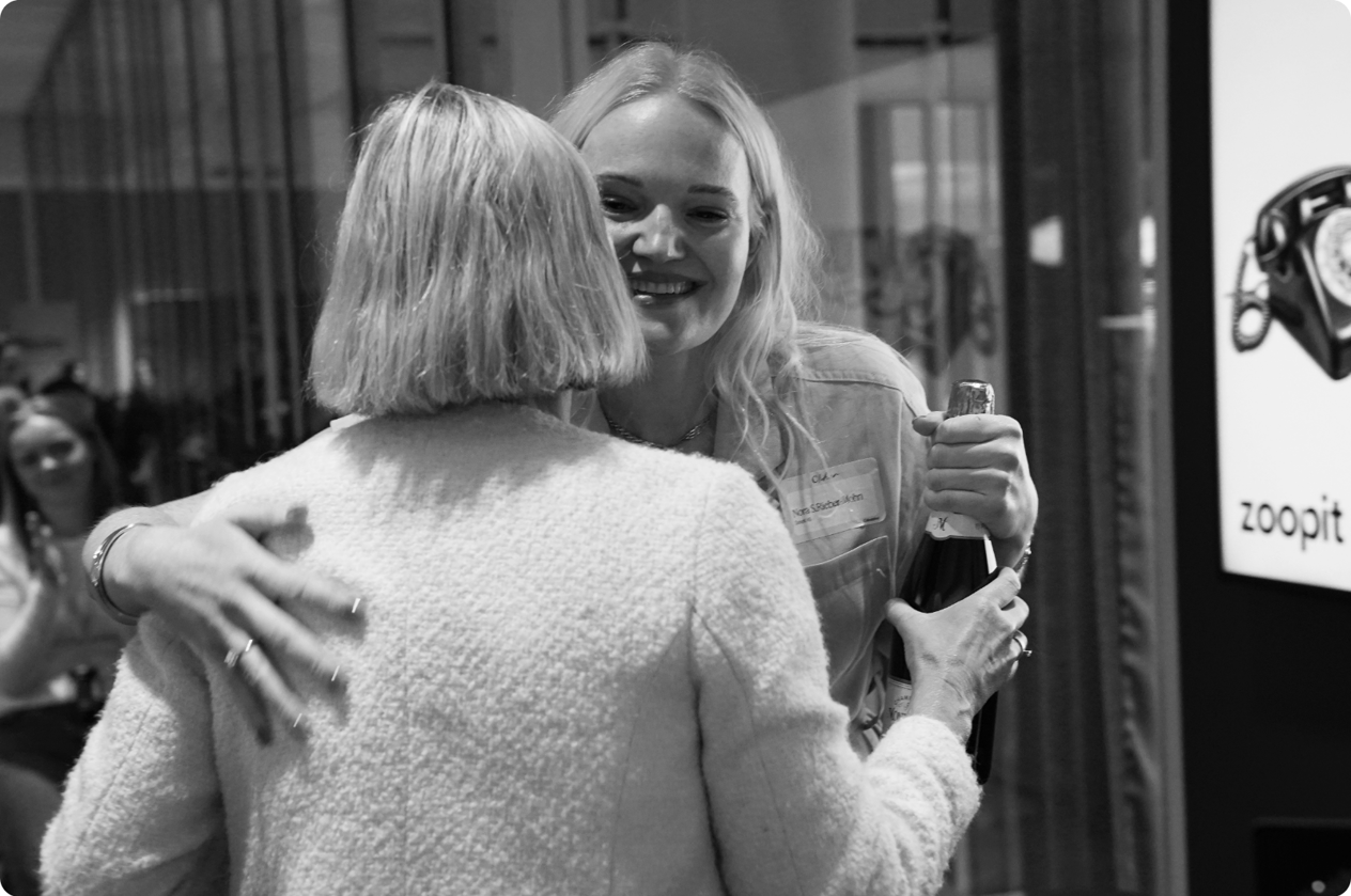 C_her - Nora S  Reiber-Mohn and Maren Synnevåg hugging