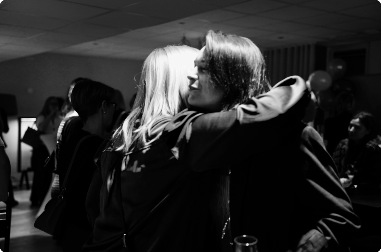 C_her Hug