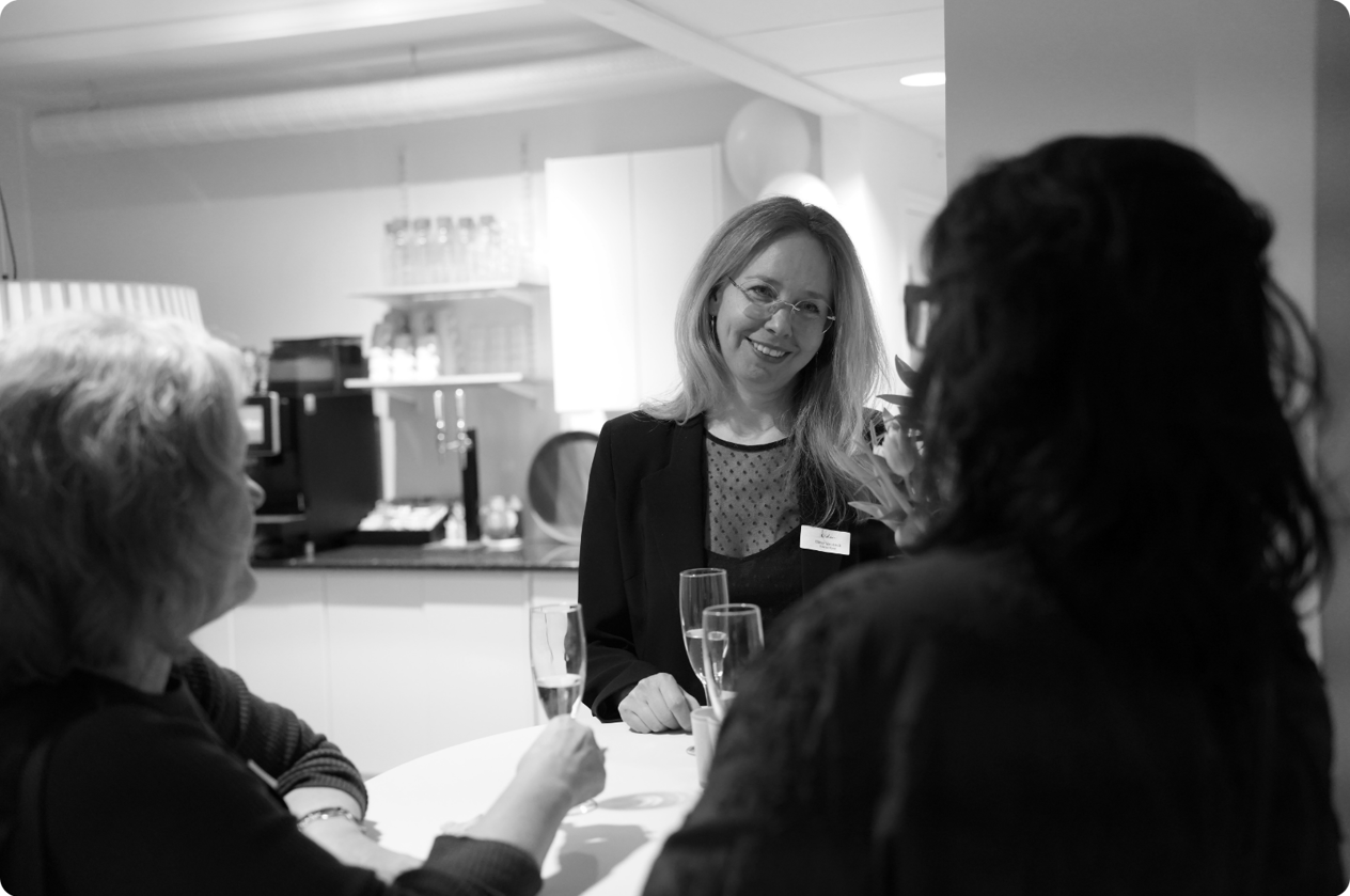 C_her Stockholm mingle